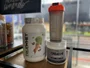 Kit Nuttrindo True Whey 837g + Creatina True 300g + Brinde: Coqueteleira